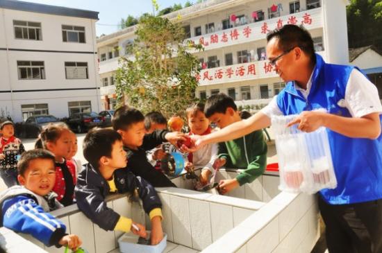 家电业联合发起“小厨房 大公益”活动，老板电器为安徽贫困学校